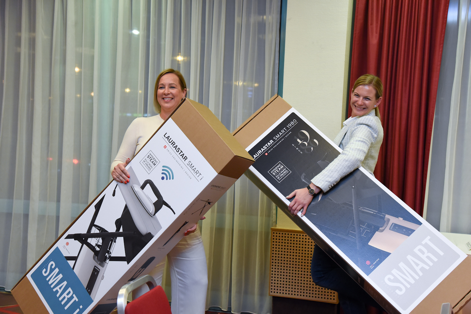 CSAOSZ küldöndíj Laurastar dobozok 2024.jpg